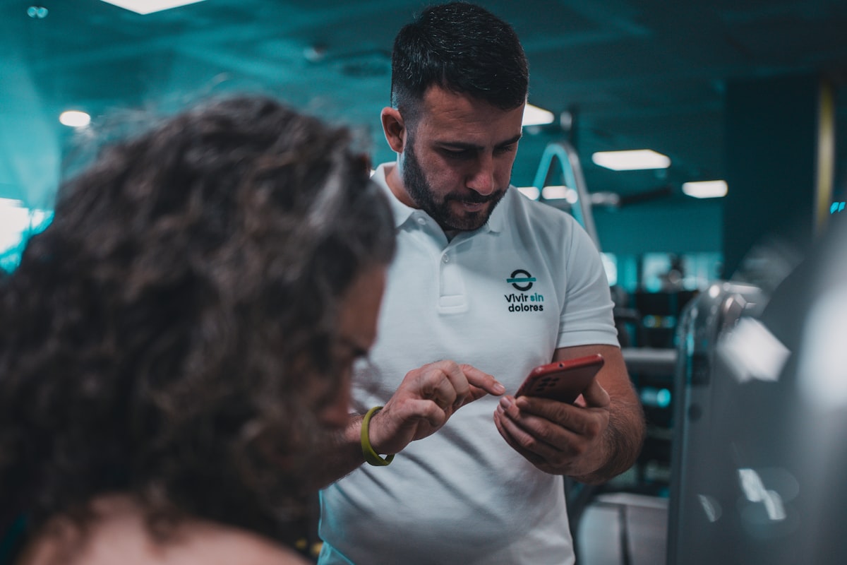 Atleta entrenando con nutrición especializada